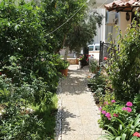 Mina Apart Hotel 2*